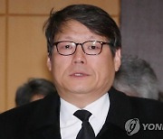 검찰, '김학의 사건' 관여 의혹 이광철 비서관 소환조사(종합)