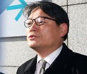 '김학의 출금 의혹' 이광철 10시간 조사..靑 인사 첫 소환