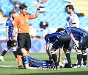 [포토]K리그1 첫 선발 인천 이강현, 더 이상은 뛸 수 없어..