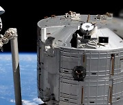 스페이스X 우주선, ISS 도킹 성공..추진로켓·캡슐 모두 '재사용'