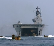 중국, 4만톤급 대형 강습상륙함 '하이난' 취역