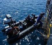 인도네시아 침몰 잠수함 잔해 발견..승조원 53명 모두 사망