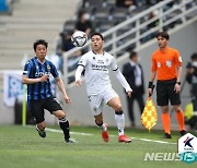 2위 울산, 인천과 득점 없이 무승부..전북과 6점 차