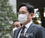 '이재용, 화이자 역할론' 질문에 방역당국, 답변 피해