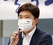 인사말하는 유승민 위원