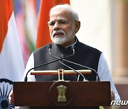 인도 '코로나 쓰나미'로 모디 총리, 민심에 버림받나