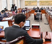 '홍익인간' 대신 '민주시민' 넣으려다..교육기본법 개정안 철회
