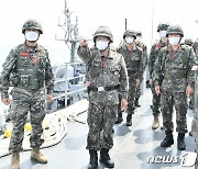 코로나19 방역 점검하는 부석종 해군 참모총장
