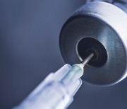 홍남기 총리대행 "백신 수급 지연 한 차례도 없어..백신 접종자 자가격리 면제 추진"
