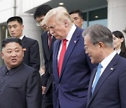 트럼프 "문재인, 김정은에 단 한번도 존중 못받았다"