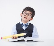 유독 읽기·쓰기만 어려워하는 아이.. 혹시 '학습장애'?