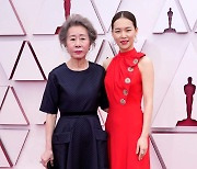'Minari family' rocks red carpet at Oscars