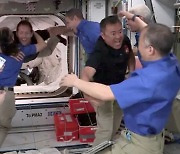 [포토] ISS 도킹 성공한 스페이스X '크루 드래건'