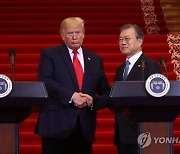 트럼프 "北김정은, 文 결코 존중 안해" 맹비난..靑은 '무대응'
