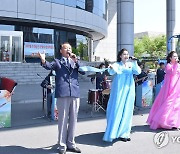 북한 각지 근로자들 조선인민혁명군창건 89돌 경축