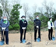 이인영, '평화의 나무심기' 행사 참석