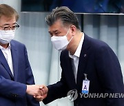 수석·보좌관회의 참석한 서훈 실장과 조대엽 위원장