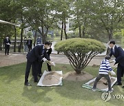 '한국인 만명 게놈 해독 완료' 기념식수 시삽