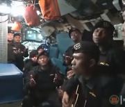 미리 알았을까..잠수함 침몰 인니 병사들이 부른 '작별의 노래'