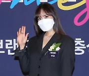 [포토]박지윤, '예쁜 손인사'