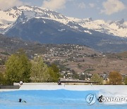 SWITZERLAND SURFING ARTIFICAL WAVE