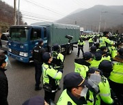 국방부 "28일 성주 사드기지에 발전기·공사자재 수송"..주민 충돌 우려