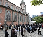 [From the Scene] Catholics mourn passing of Korea's second cardinal