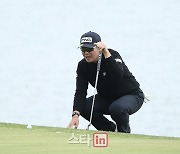 [포토] 주흥철 '퍼팅라인을 읽는다'