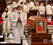 故정진석 추기경 장례미사 거행.."편히 쉬십시오"(종합)