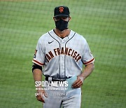 MLB도 '퇴근 콜' 논란.. 태평양 존에 SF 감독, "엄청 열 받네"