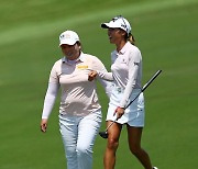 즐겁게 대화하는 박인비와 리디아 고 [LPGA HSBC 월드챔피언십]