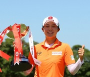 우승을 확정한 후 기념 촬영하는 김효주 [LPGA HSBC 월드챔피언십]