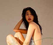 연기자 김선아, 세미누드 화보.. "매끈한 몸매"