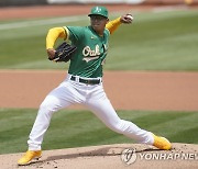 MLB 루자르도, 황당한 부상..비디오 게임하다 새끼손가락 골절