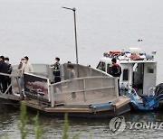 한강 사망 대학생 부친 "휴대폰 찾았다, 박살난 상태"