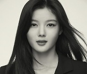 [★화보] 김유정, 흑백 속 성숙한 미모.. "코리안 액터스 200 선정"