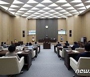 춘천시의회 국민의힘 의원들 "민주당 의원 부모 불법 수의계약"