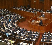 일본, '평화헌법' 바꾸나..개헌 '첫발' 국민투표법 개정안 가결