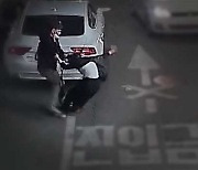 [엠빅뉴스] 무자비한 폭행 장면 보고 멈춘 남성..공포의 7분 그대로 찍혔다