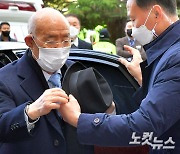 '사자명예훼손' 전두환, 항소심 첫 재판 불출석
