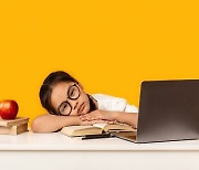 원격수업은 학생들의 수면 습관을 개선시키지 못한다 (연구)