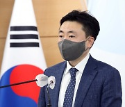 정례브리핑 하는 차덕철 통일부 부대변인