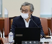 선거 지고도 또 싸우나..민주당 '경선연기론' 티격태격