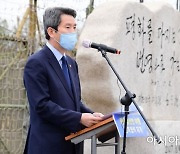 이인영 "北, 군사적 긴장보다 남북대화해야"..'출마설'에는 "좀 더 지켜보자"