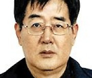 '일감 몰아주기' 의혹 전효관 靑비서관 사의