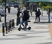 13일부터 헬멧 안쓰고 킥보드 타면 범칙금 무는데.. 현장은 '준비부족'