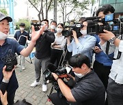 S. Korea police execute search and seizure warrant at office of anti N. Korea activist over propaganda leaflets