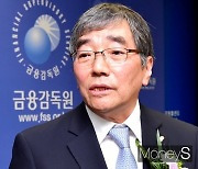 윤석헌, 임기 마치며 쓴소리 "금융기관 과도한 위험추구, 소비자 피해"