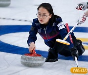 팀 킴, 세계 최강 스웨덴 꺾고 베이징행 티켓 희망(종합)