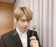 강다니엘, 포크가 되고 싶게 만드는 남신 비주얼